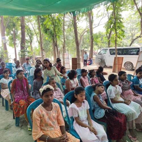 উদ্যোক্তা হতে শিক্ষার্থীদের মধ্যে ছাগল বিতরণ