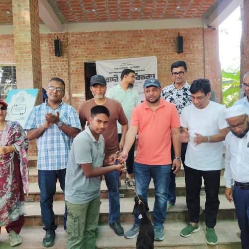উদ্যোক্তা হতে শিক্ষার্থীদের মধ্যে ছাগল বিতরণ