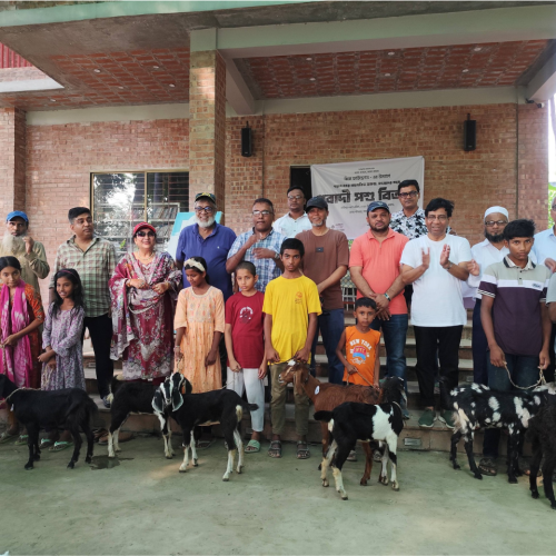 উদ্যোক্তা হতে শিক্ষার্থীদের মধ্যে ছাগল বিতরণ